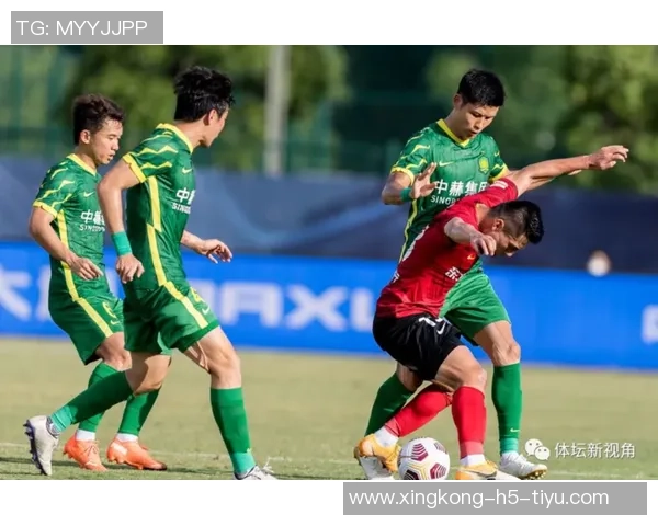 诺伊尔反思失球原因：错误决定与第二落点的失误分析